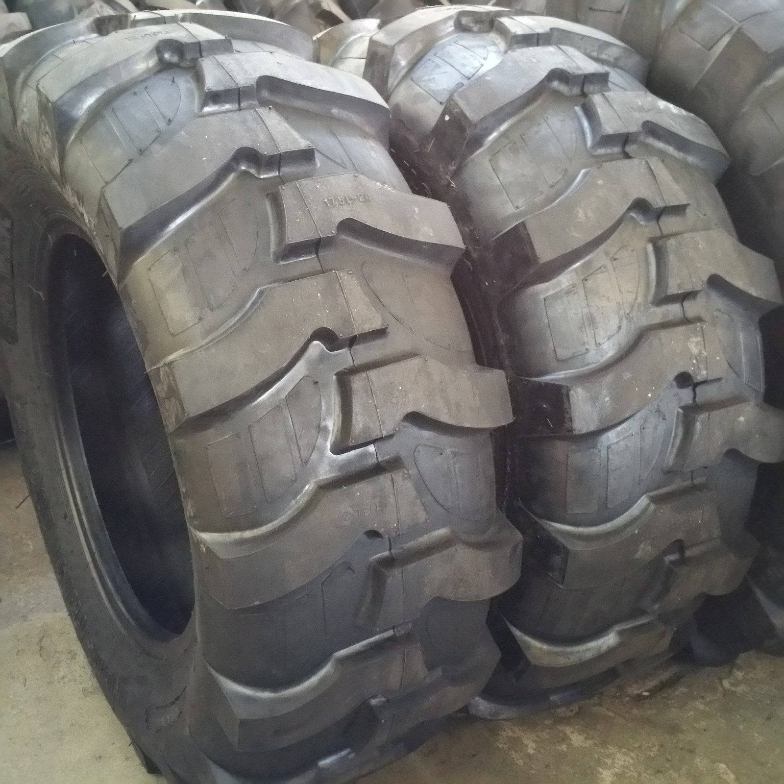 (2-Tires) 17.5L-24 12PR R4 Rear Backhoe Industrial Tractor Tire 17.5Lx24 175L24