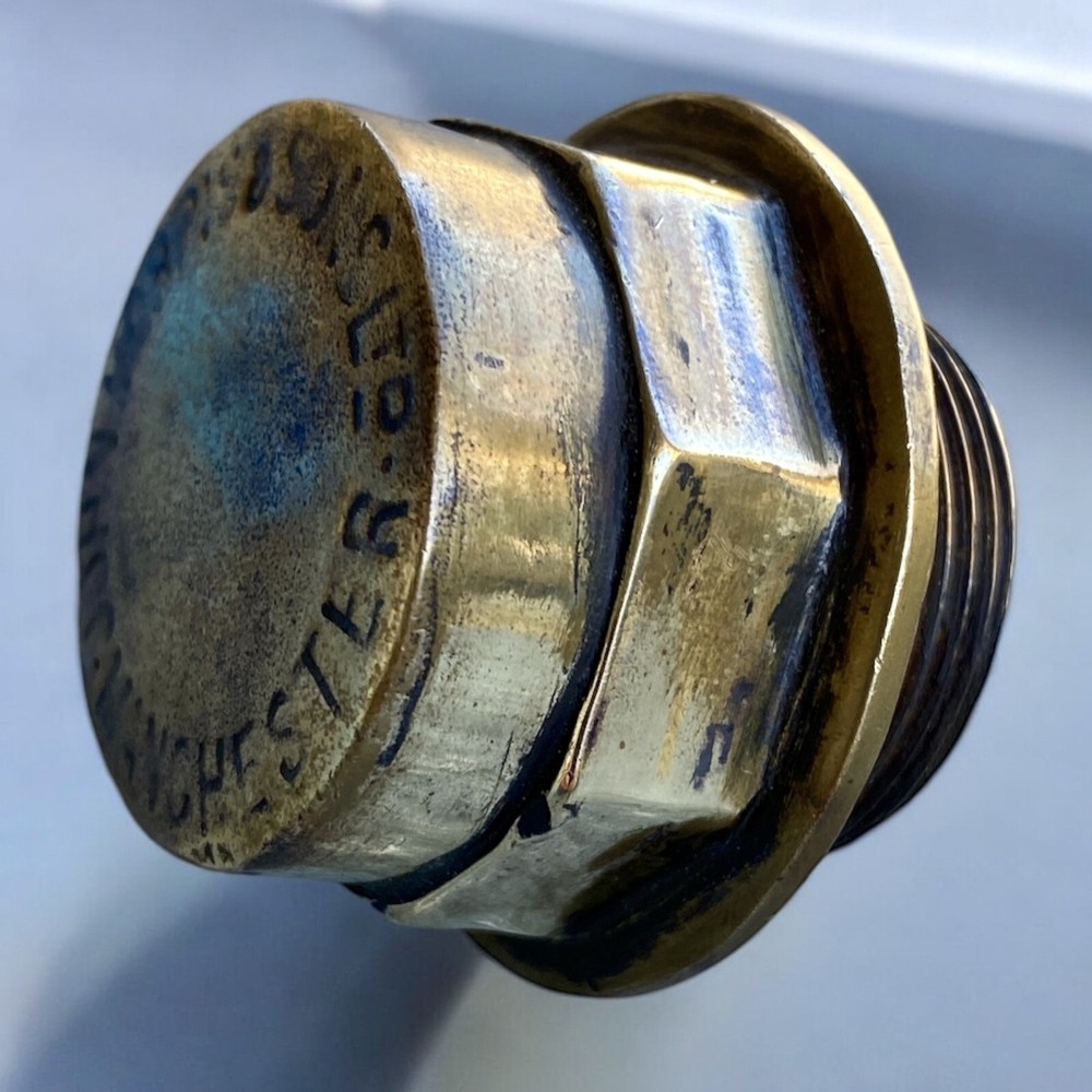 John Morris and Sons LTD Manchester Threaded Hubcap Fire Engine External Thread