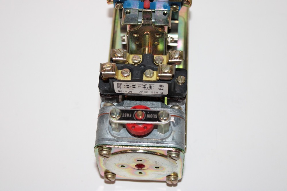 New Square D 9050-B0-2E Pneumatic Timer