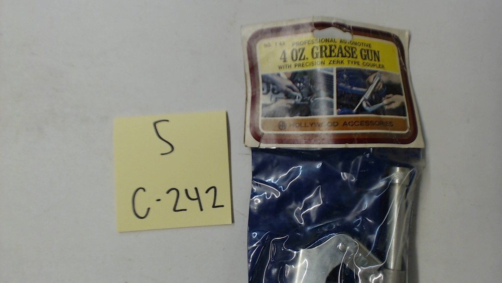 4 oz. Grease Gun with Zero Type Coupler