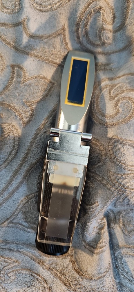 Cosmo Japanese Hand-Held Refractometer with case