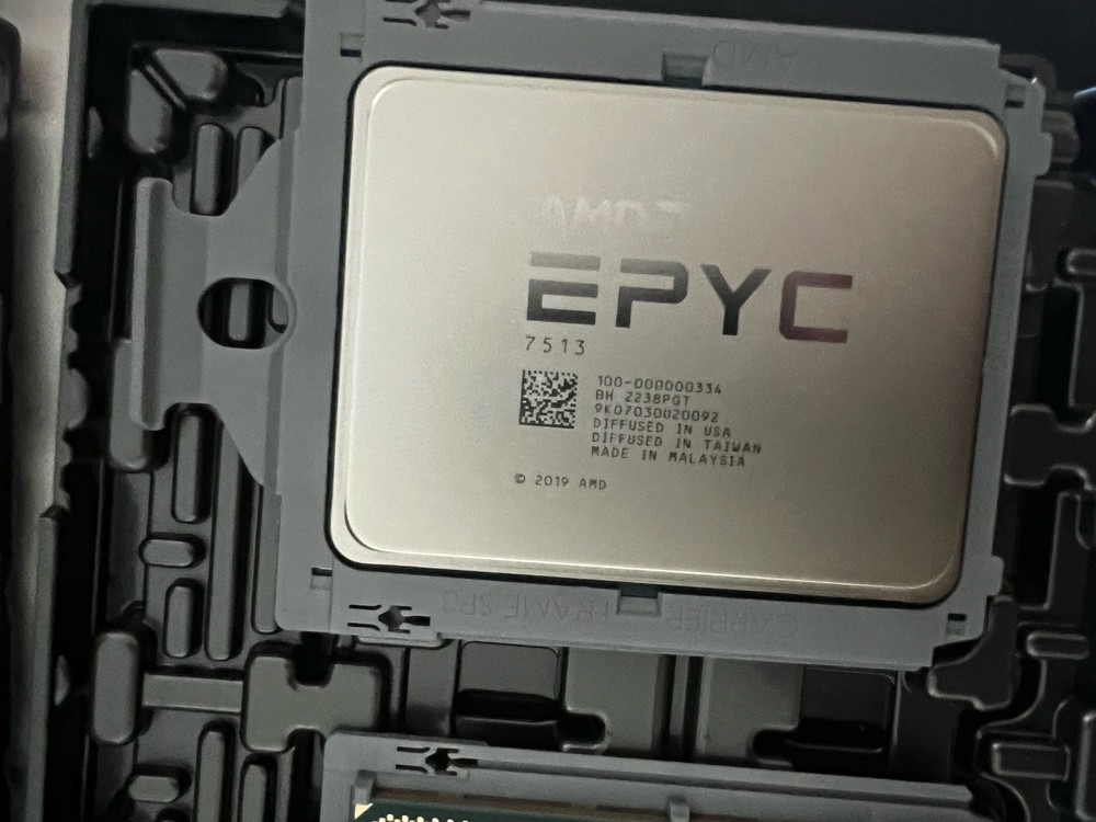 AMD EPYC 7513 2.6GHz 32-Cores Socket SP3 Unlocked Processor **NEW**
