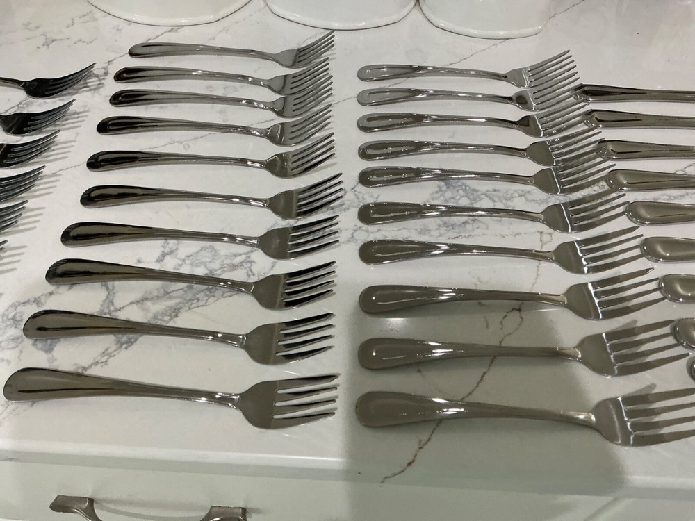 63 pc ONEIDA *SAND DUNE* GLOSSY STAINLESS FLATWARE