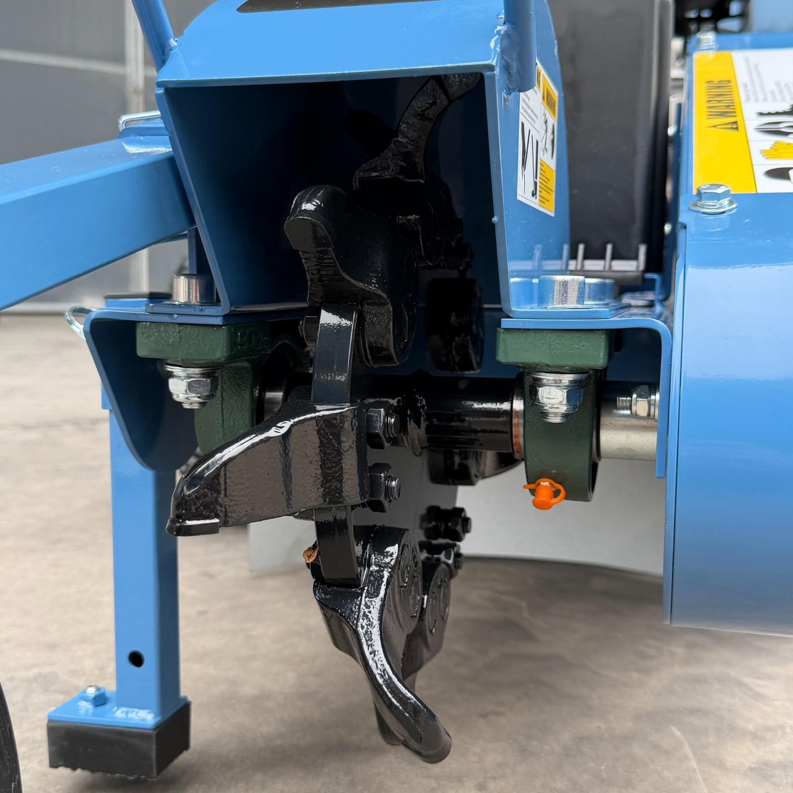 Stump Grinder 15HP 420cc Walk-behind, Electrec Start, 15 Cut Height/10 Cut Depth