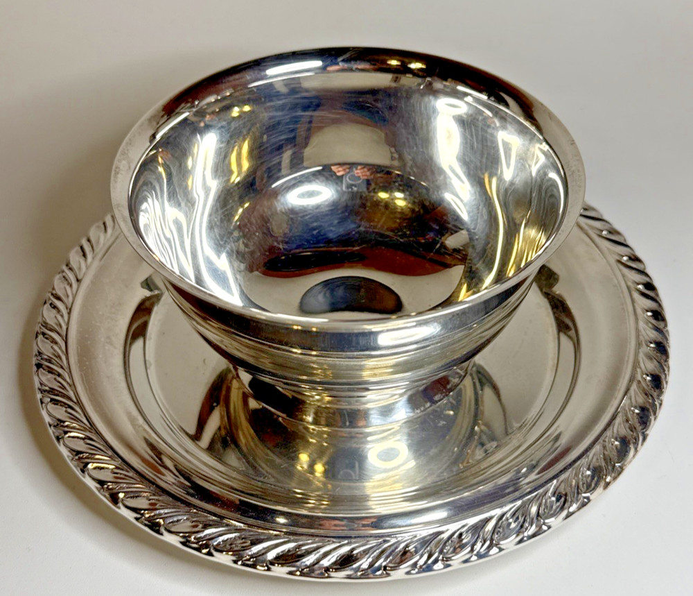 Vintage Oneida Silver Plate Round Sauce Bowl W/Attached Tray USA