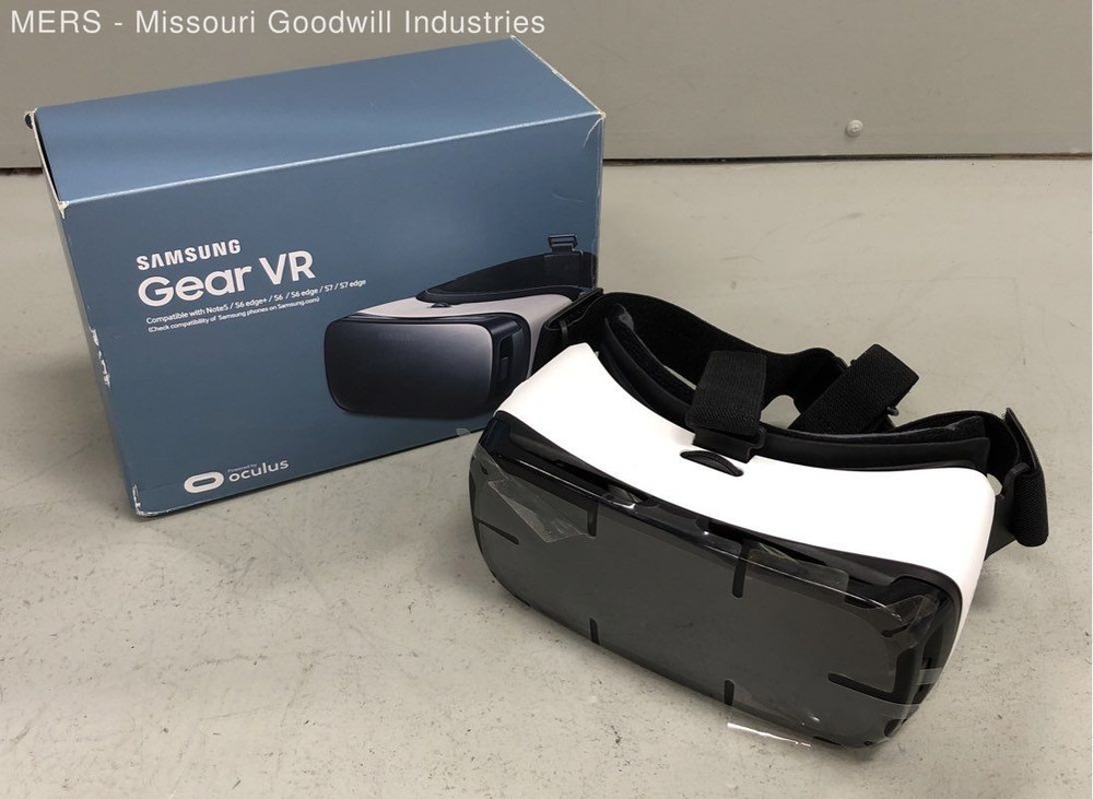 Samsung Gear VR Oculus Virtual Reality Headset