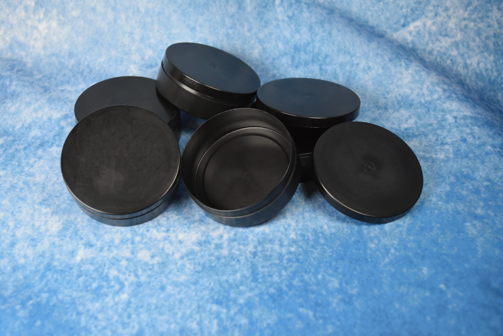 5 New 2oz chew cans plastic 2.5"x7/8" Storing Spices, Candies, BPA-free