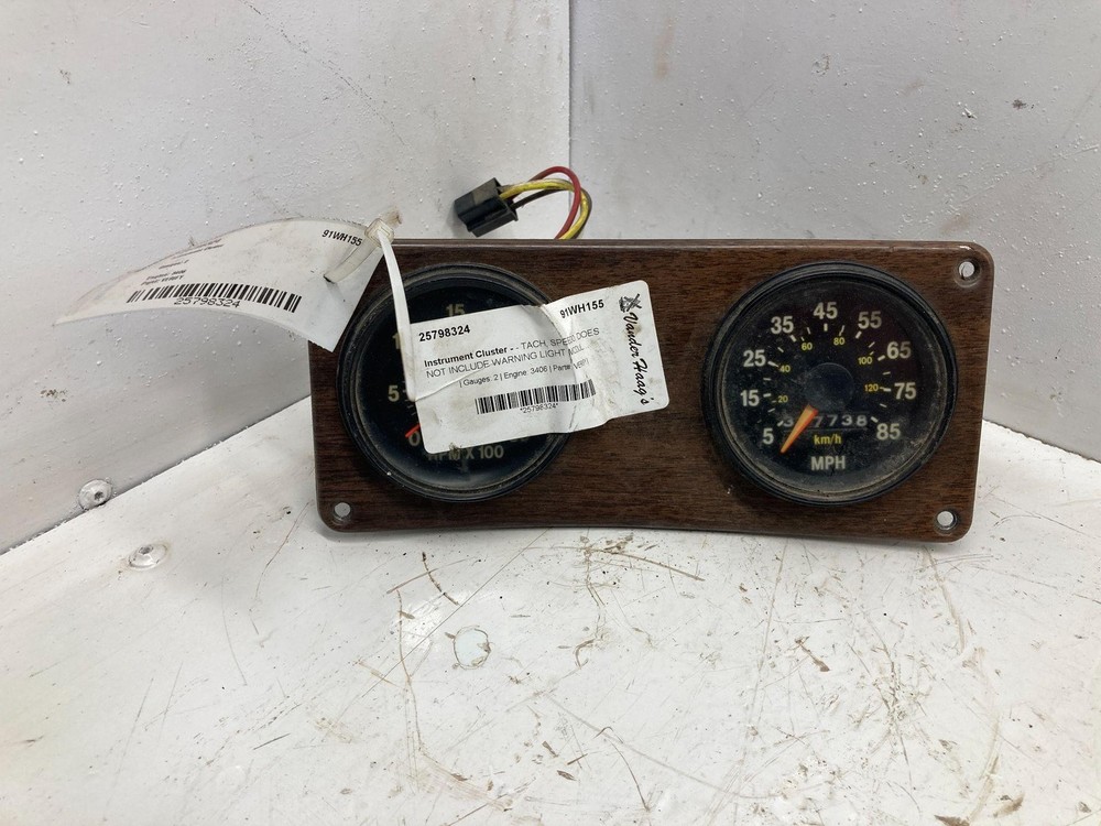 Freightliner FLD120 Speedometer Instrument Cluster - Used