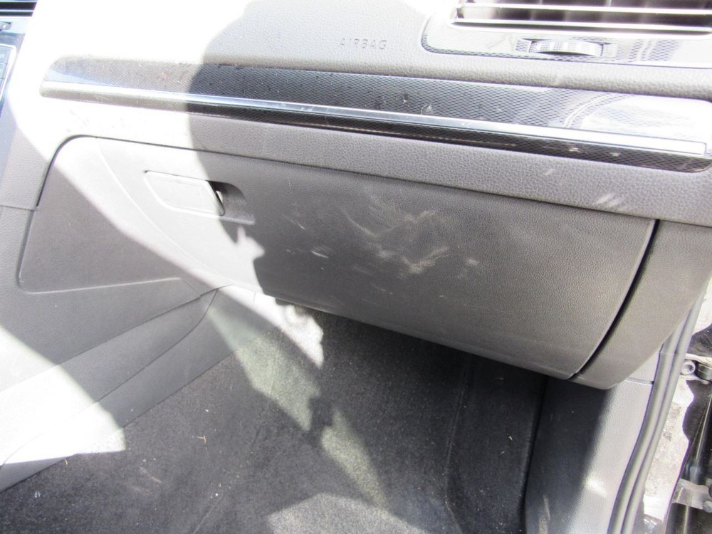 GTI       2017 Glove Box 1104002