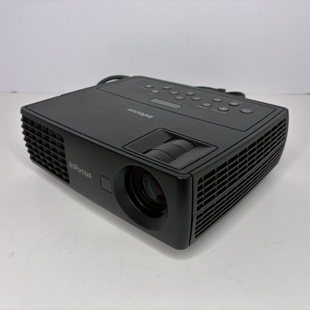 InFocus IN1112A DLP Projector * 105 LAMP HOURS*
