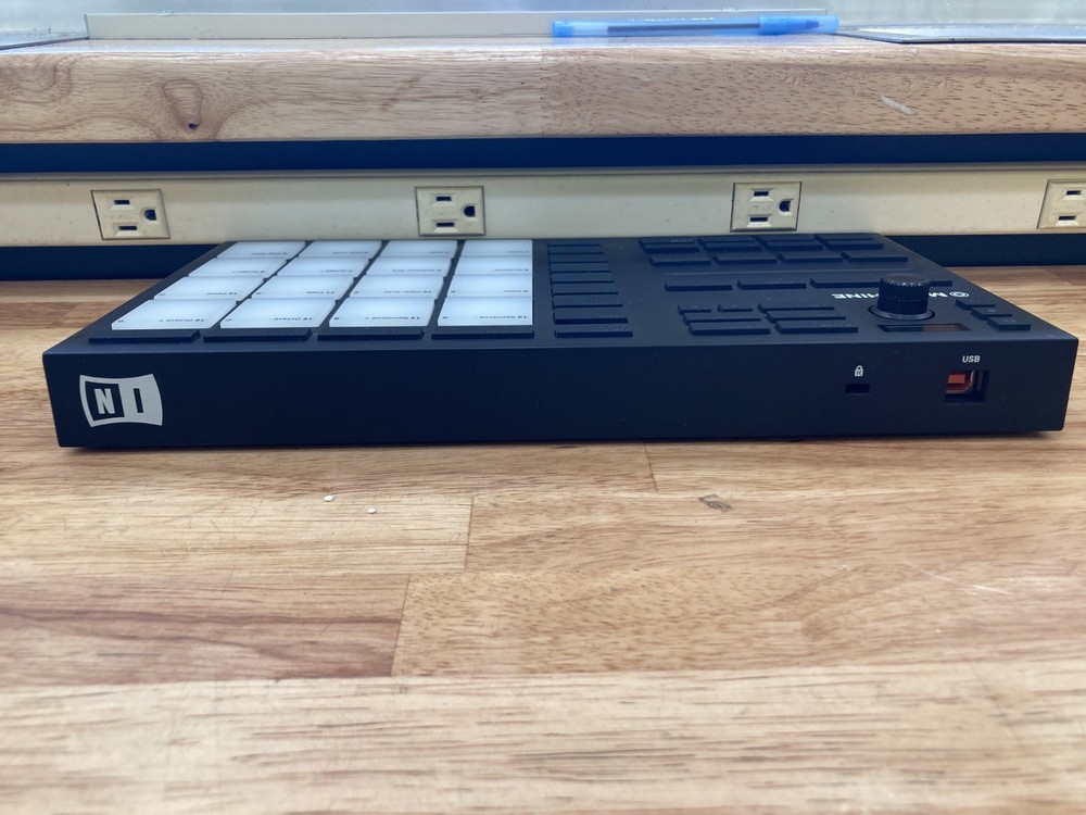 Native Instruments MASCHINE MIKRO MK3 Drum Controller USED