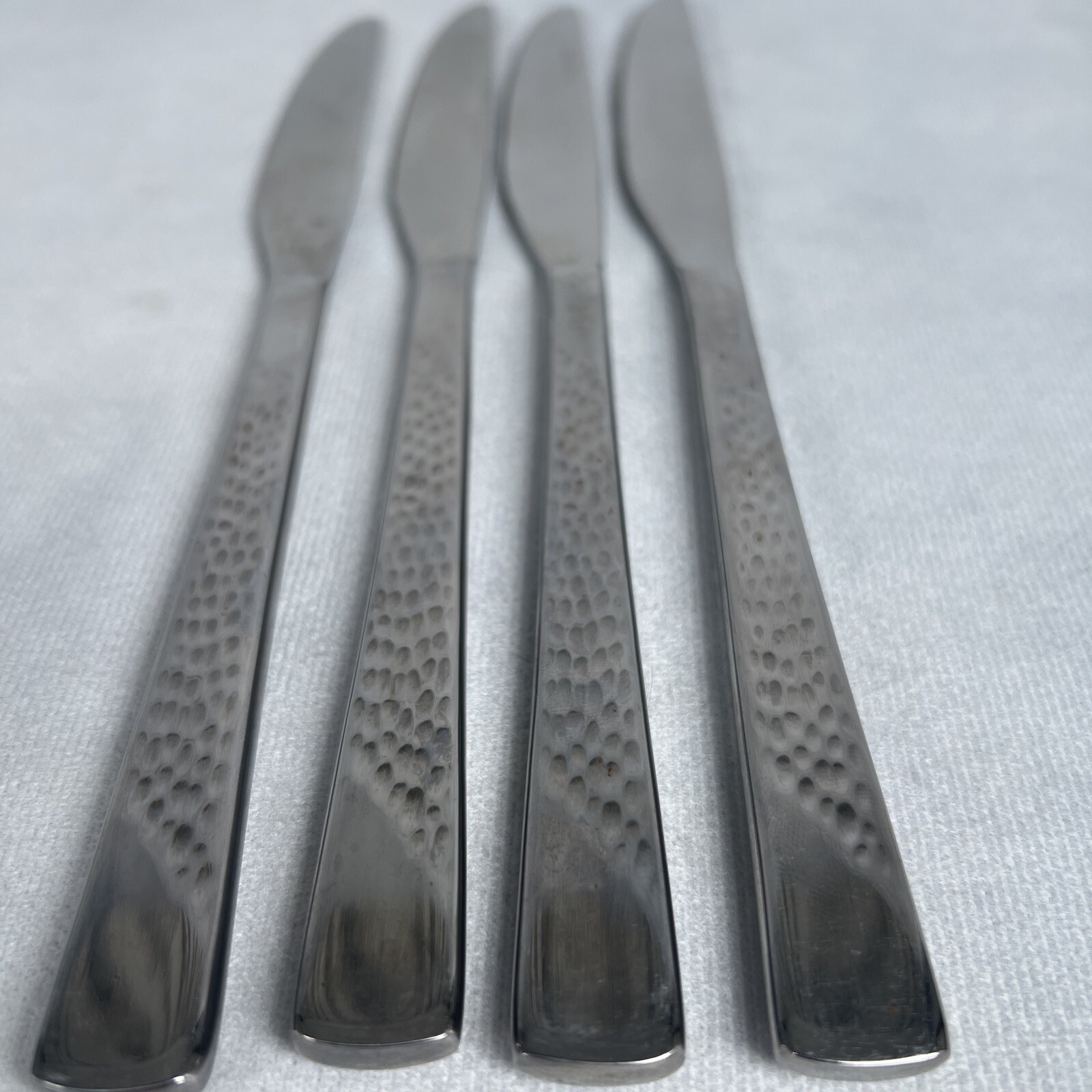 Oneida Chef's Table Hammered Stainless Butter Dinner Knives Set of 4