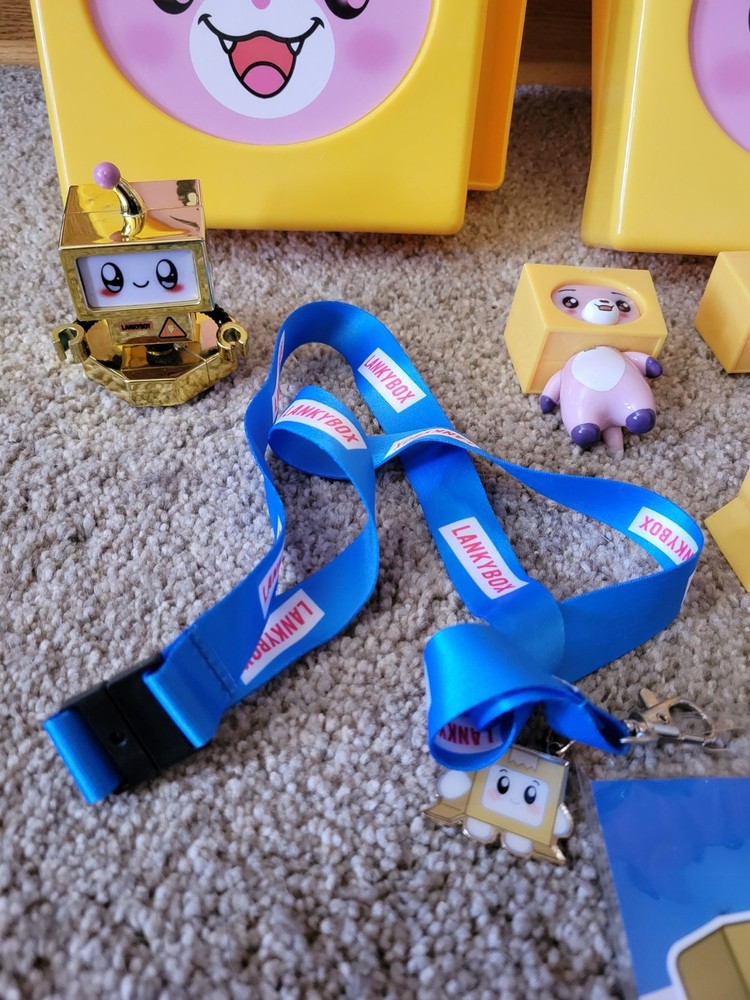 Lanky box 2 Mini Foxy mystery empty plastic boxes With Figures