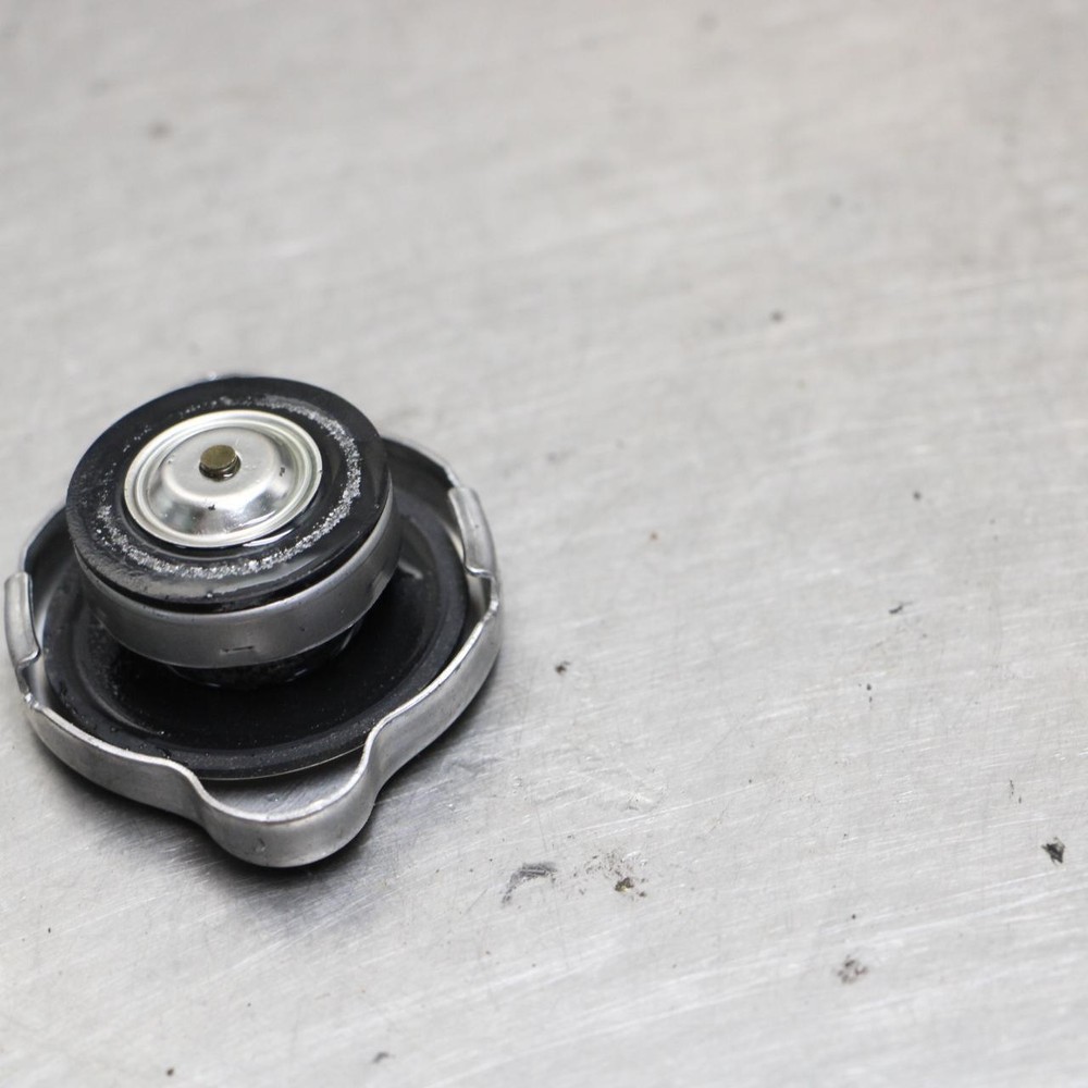 04-05 Honda CBR 1000RR Engine Radiator Cap