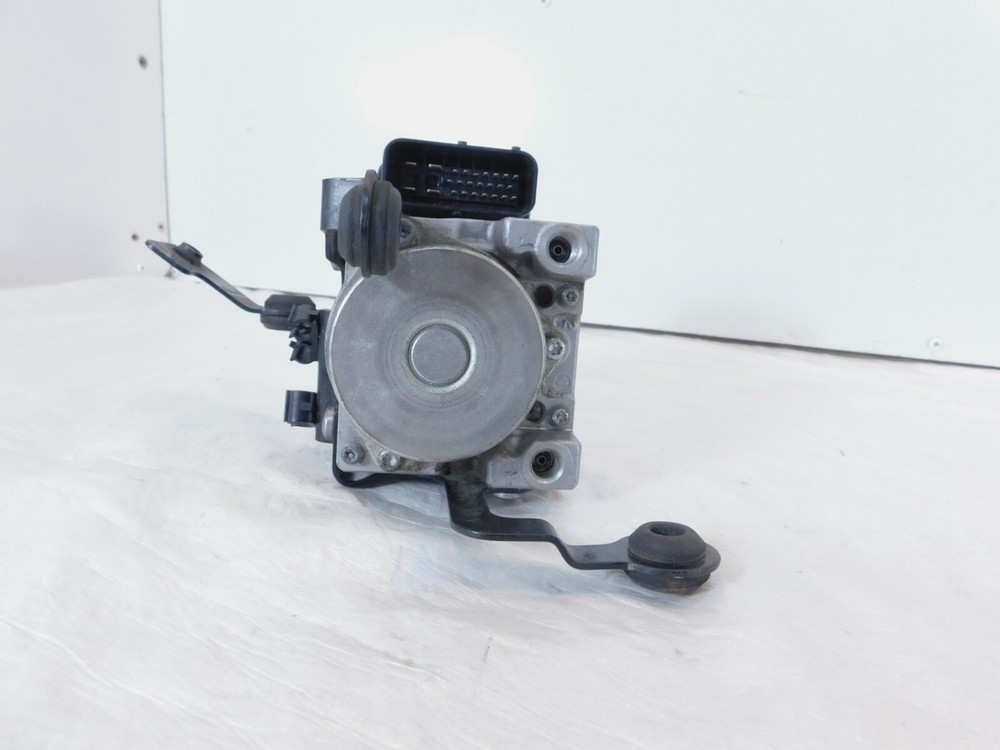 2011-2015 Triumph Tiger 800 Wet ABS Brake Pump Modulator Module & Bracket Mount