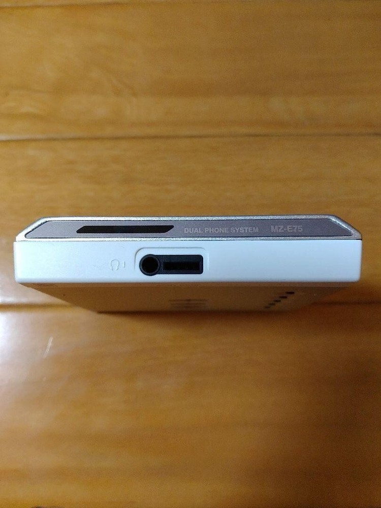 Sony MDLP compatible portable MD player MZ-E75