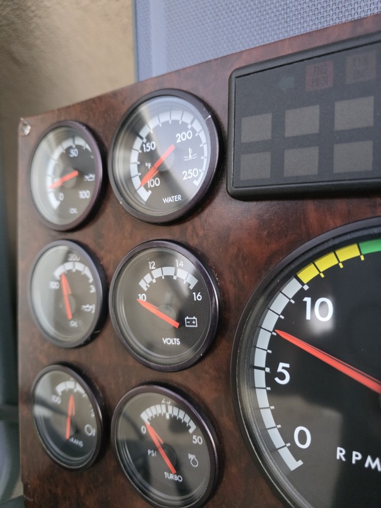 Freightliner Century Cluster Dash Panel A22-48313-011