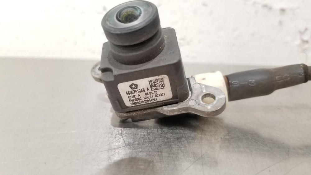 18 DODGE DURANGO SRT REAR VIEW CAMERA 68367610AB