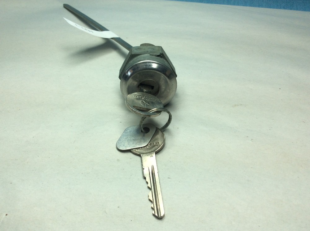 Chrysler Original Long Tailpiece Trunk Lock w/ Working Keys - Locksmith