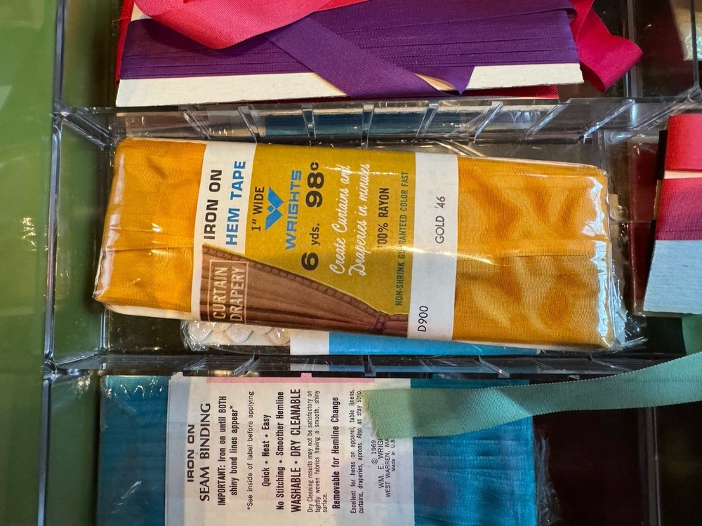 Vintage sewing box, various items , see pics