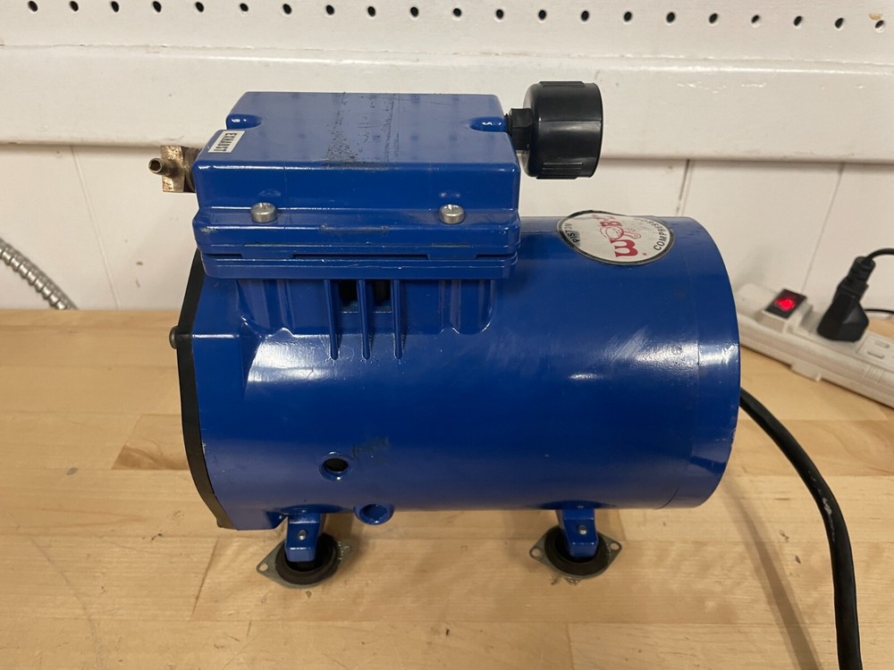 Thomas Industries 607BA44-870 piston compressor works *