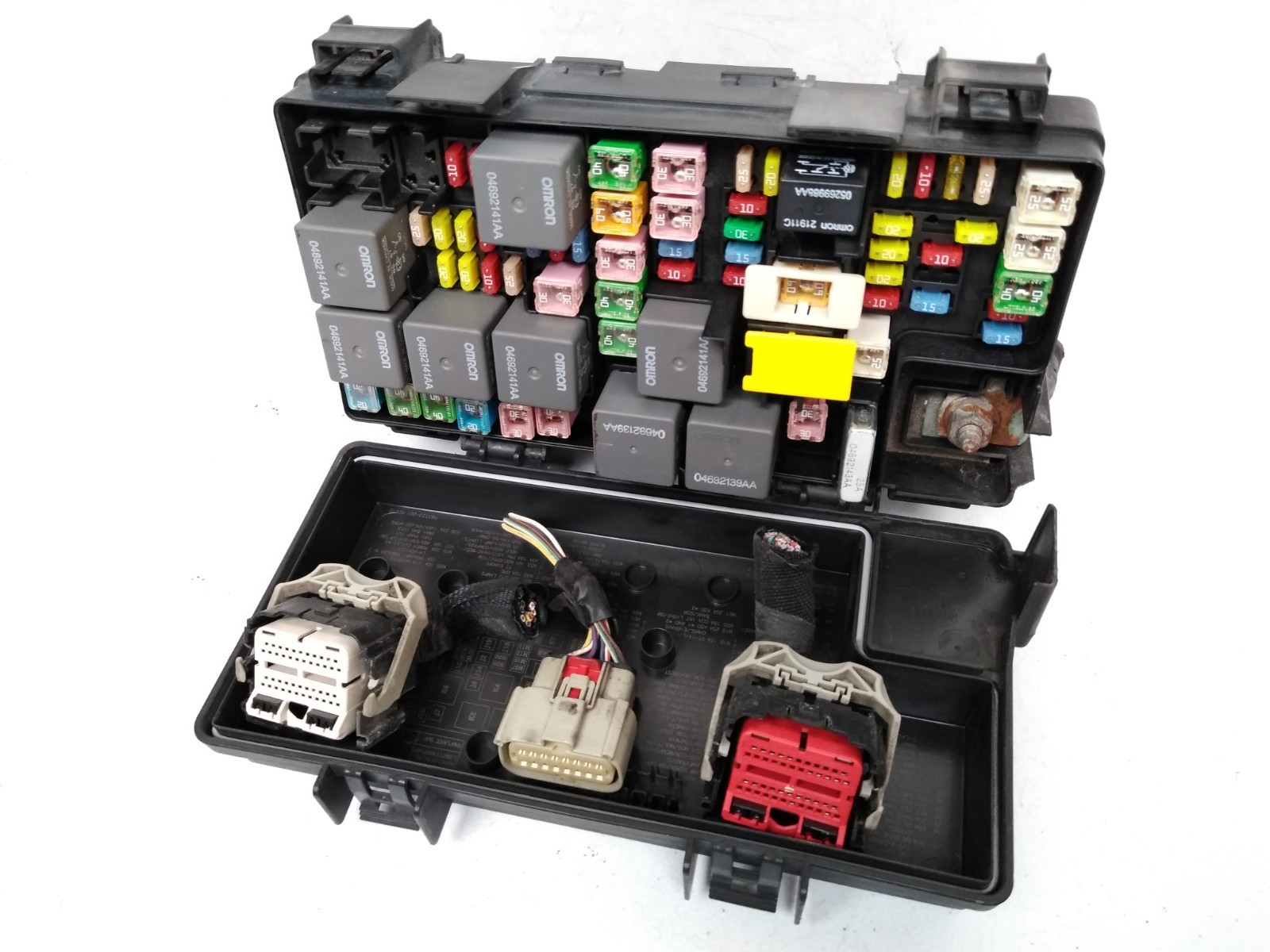 04692305AF Dodge 2010 Grand Caravan Fuse Box Journey T&C Routan TIPM Engine B2