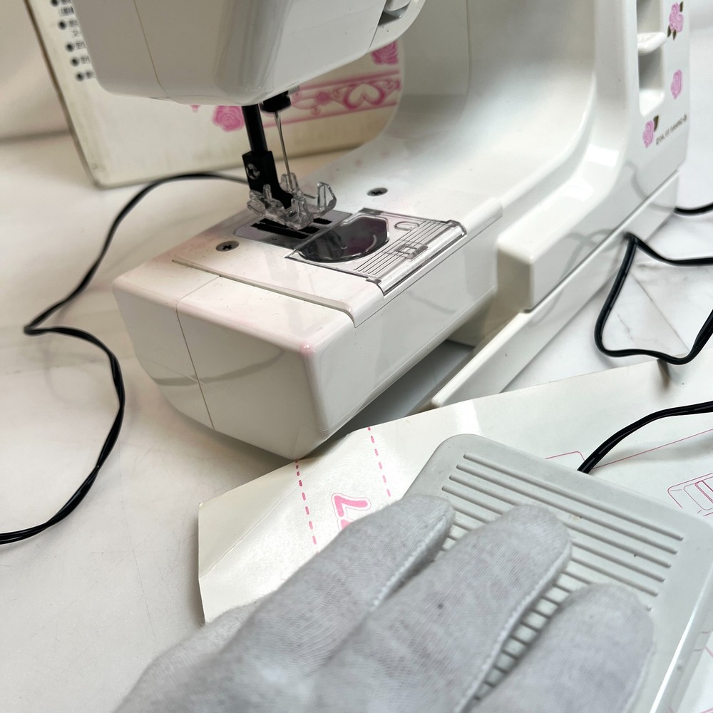 Janome Hello Kitty compact sewing machine YN-777 Operation confirmed Beginner JP