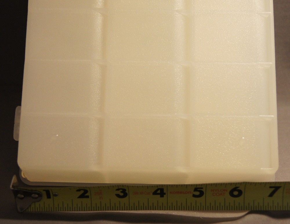 UMPAQUA HOOK BOX - TWENTY-ONE (21) SECTIONS GREAT FOR FLY HOOK STORAGE