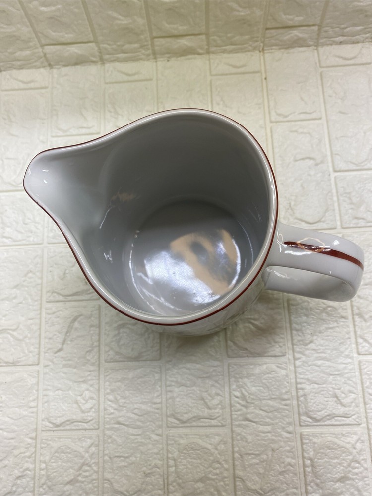 Rare Vintage Taito The Ducks 48 Oz Pitcher EUC Condition One Tiny Bite Look Pics