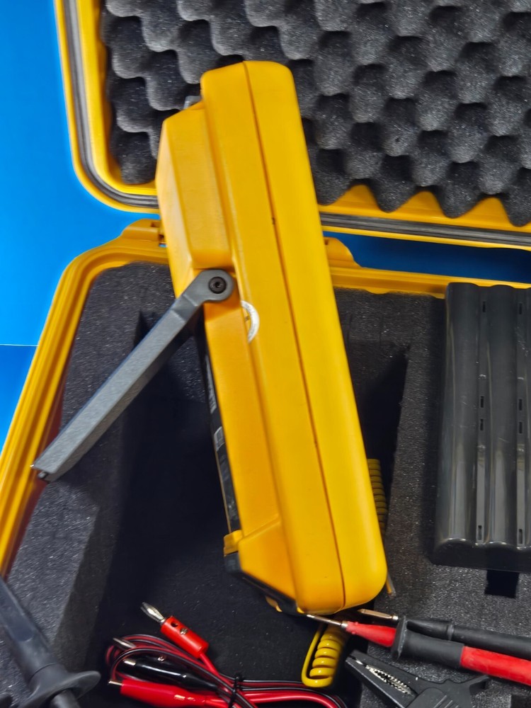 Fluke 743 DPC Documenting Process Calibrator Meter DPC CLEAN!