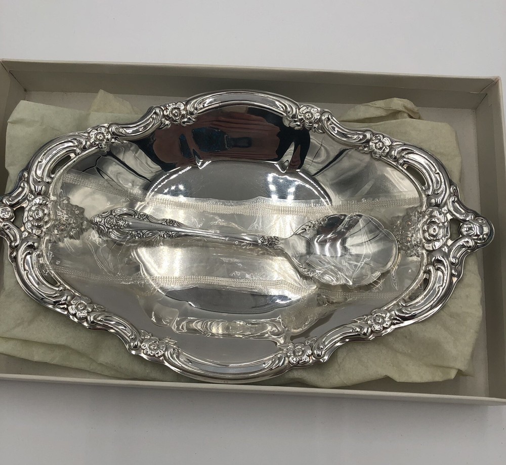 NIB Community Silversmith Nut Candy Dish Spoon Included.
