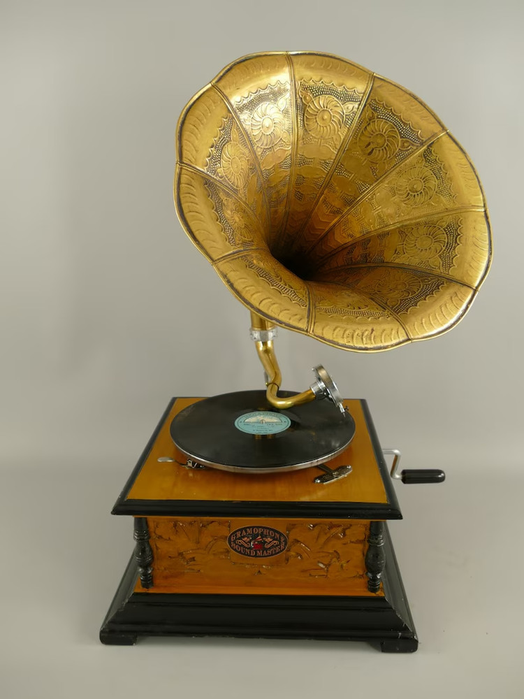 Antique Gramophone, Fully Functional Working Phonograph, win-up record player