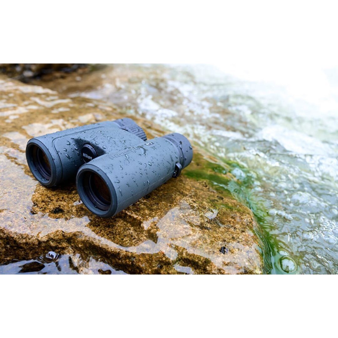 Nikon PROSTAFF P7 8x30 Waterproof Binocular with Non Stick Lens Coating