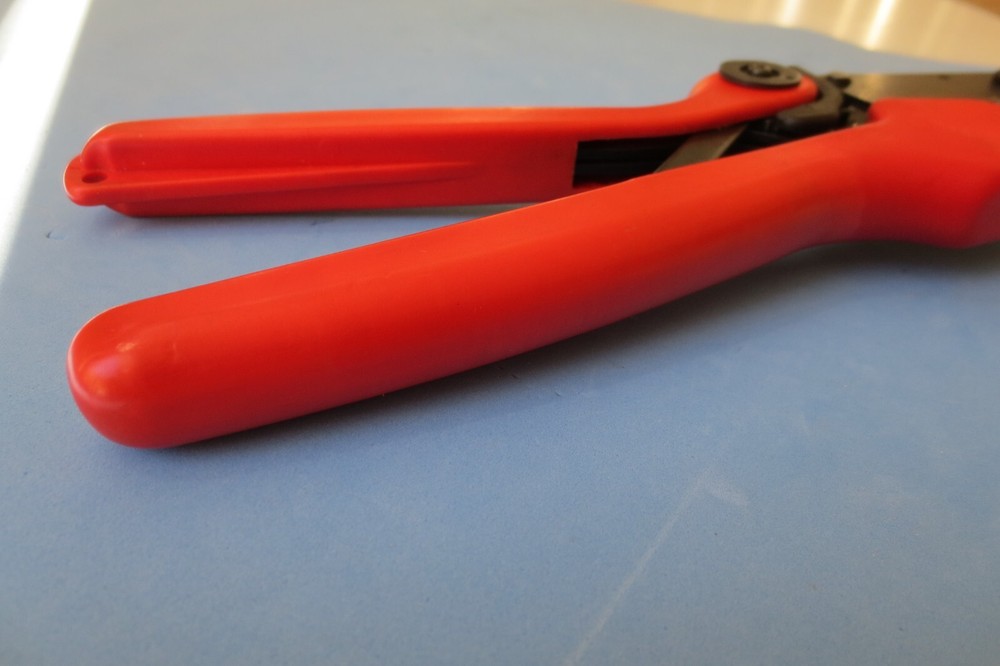 Molex 64001-4700A 14-22AWG Side Entry, RHT-2761- CC Crimp Tool •• Gently Used ••