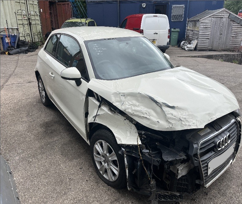 AUDI A1 WARNING TRIANGLE 2010-2015