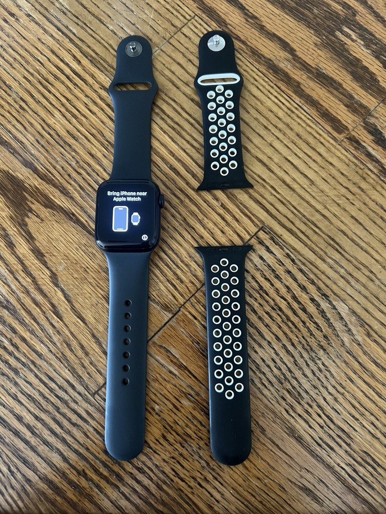 Apple Watch SE (Barely Used)