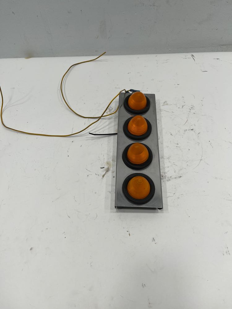 1989 Peterbilt 379 Marker Light (759-10514)