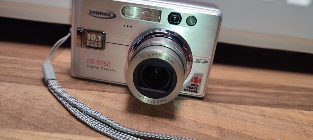 Digital Camera 10.1 Mega Pixels Zennox DS-A350