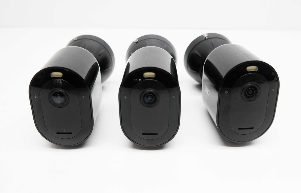Arlo Pro 4 VMC4350B-1BYNAS System Security Surveillance Cameras (3-Pack)