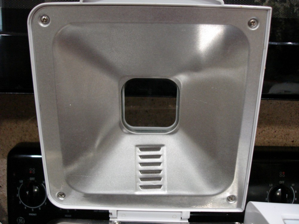 MINT! OSTER BREAD MAKER MODEL 5843 SPOTLESS!!