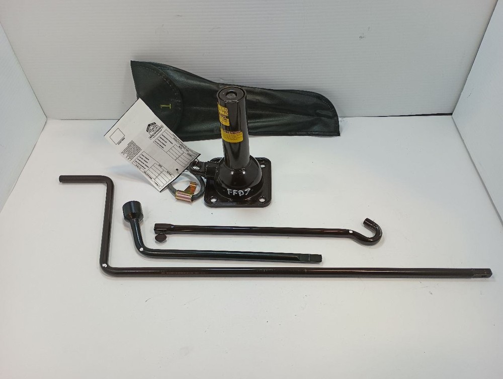 1997 4 RUNNER Spare Tire Jack With Tools  (12619930