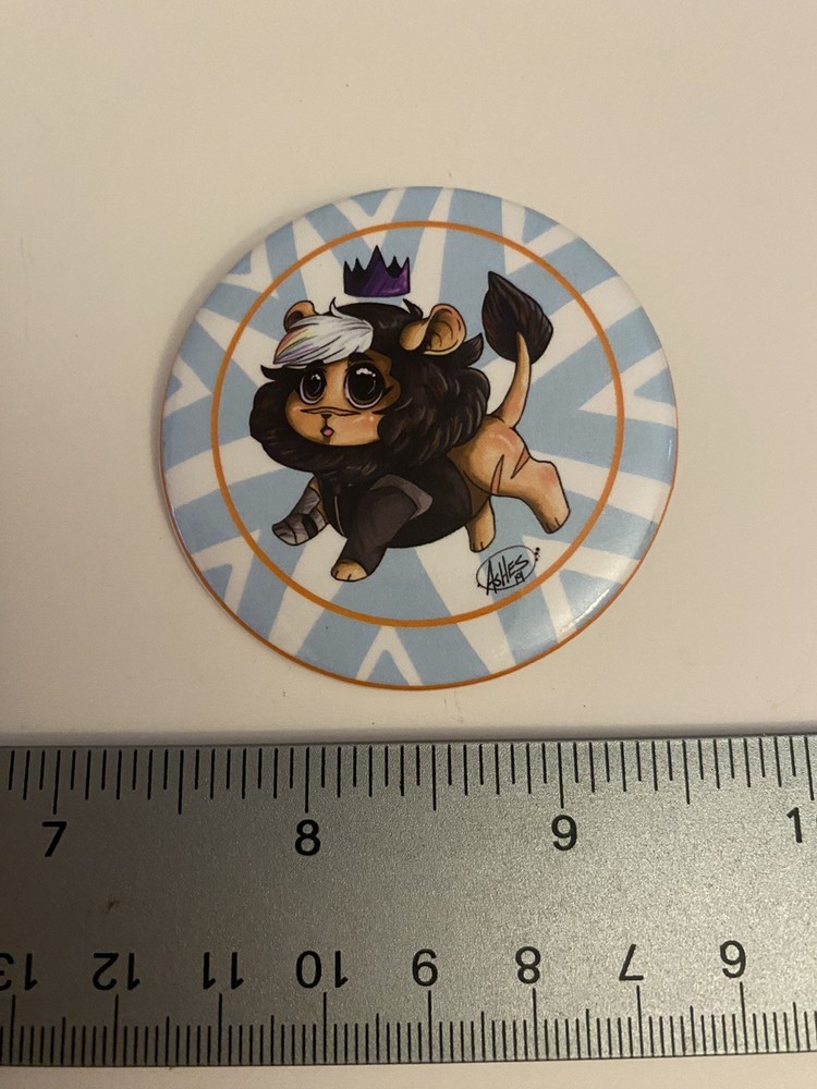 Lion Wearing Crown Pin Back Button P60