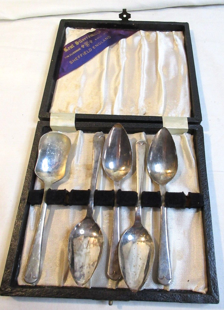 KENT SILVERSMITHS~SHEFFIELD ENGLAND~SILVERPLATED 4 GRAPEFRUIT SPOONS & SUGAR