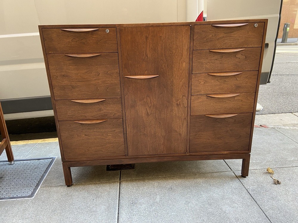Jens Risom Mid century Modern Walnut Credenza Sideboard Unmarked