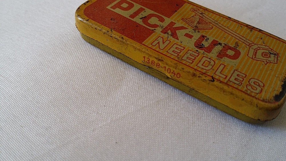 PG366 - Gramophone needles PICK - UP BOX EMPTY GRAMOPHONE DOTS