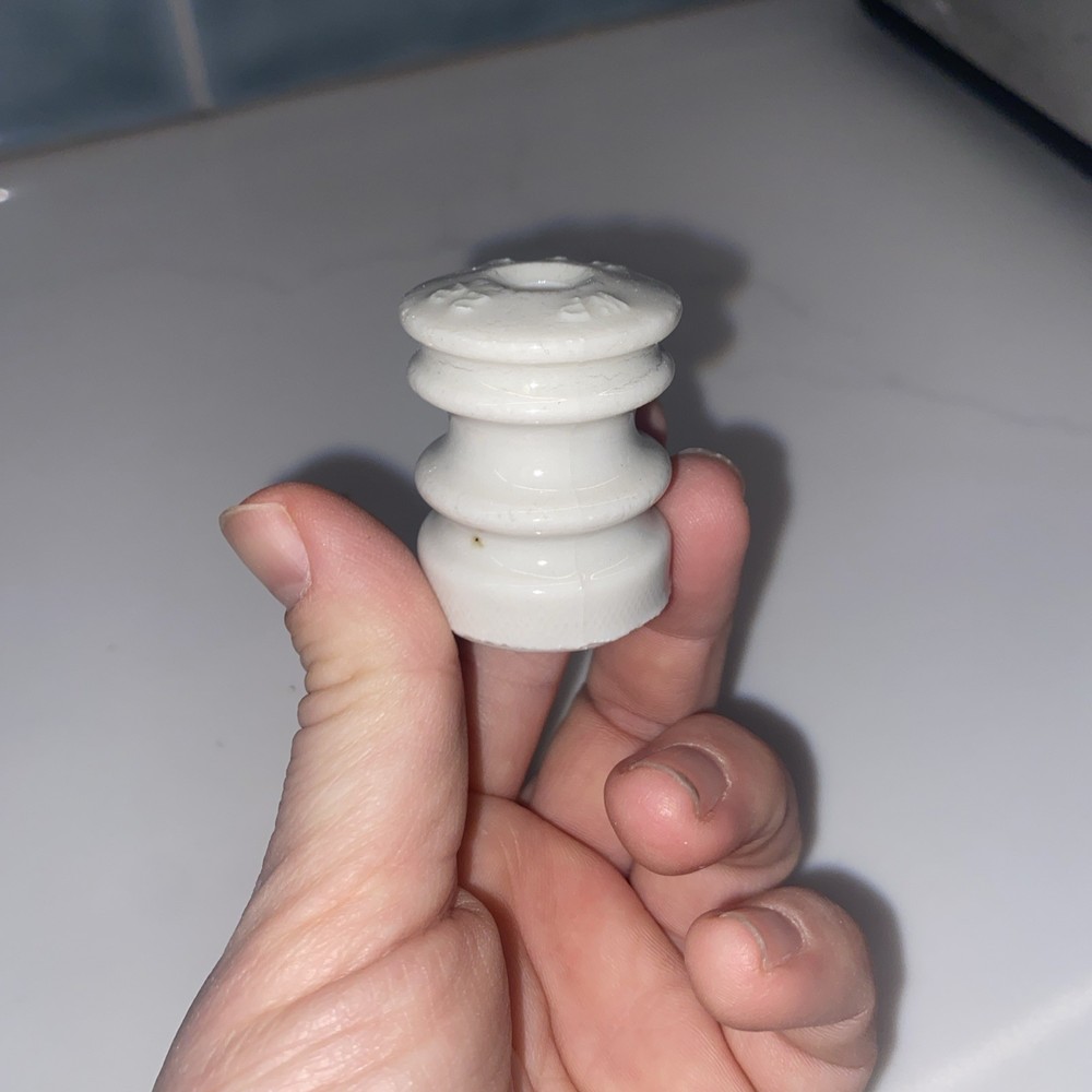 (25) WP22E WISCONSIN INSULATORS WITH NAILS AND WASHERS, NEW