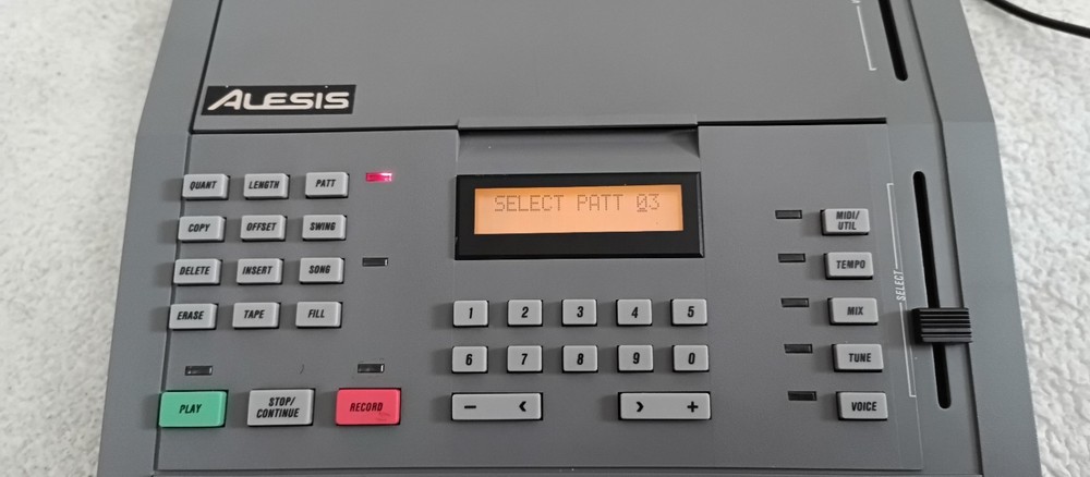 Alesis HR-16 Vintage Drum Machine