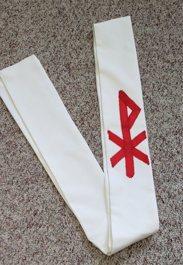 DEACON STOLE VESTMENT WHITE W/RED CHI RHO