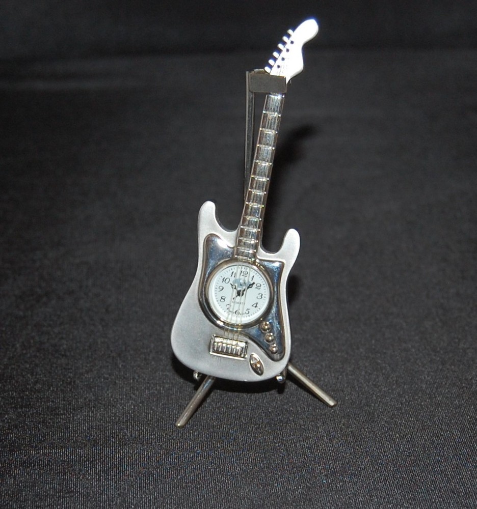sanis guitar desk clock