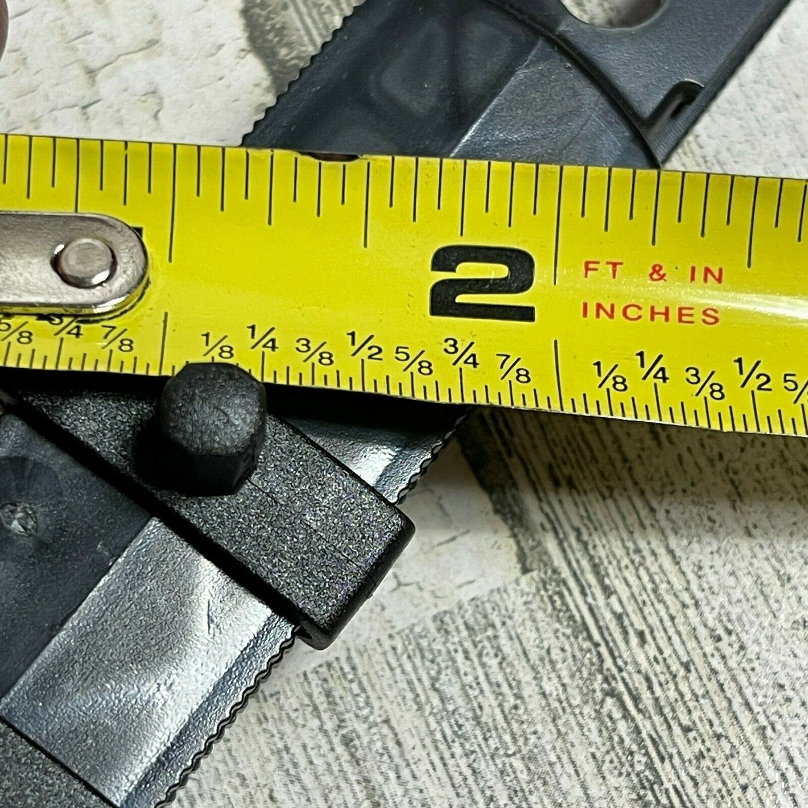 Ernst 1/4" Drive 18" Socket Organizer Rail with 15 Twist Lock Clips - Black